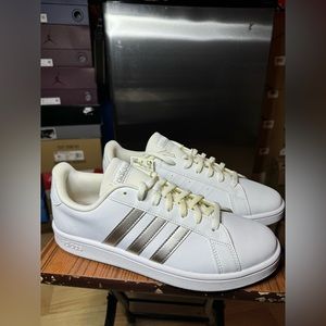 Adidas Grand Court Base 'White
Platinum Metallic'